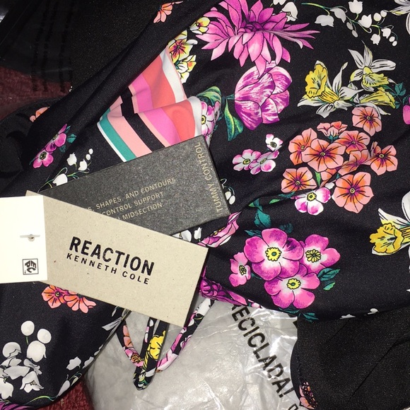 🌹🌹NWT New Size 2X Women’s Kenneth Cole Swimsuit  Simply Gorgeous - Picture 4 of 5